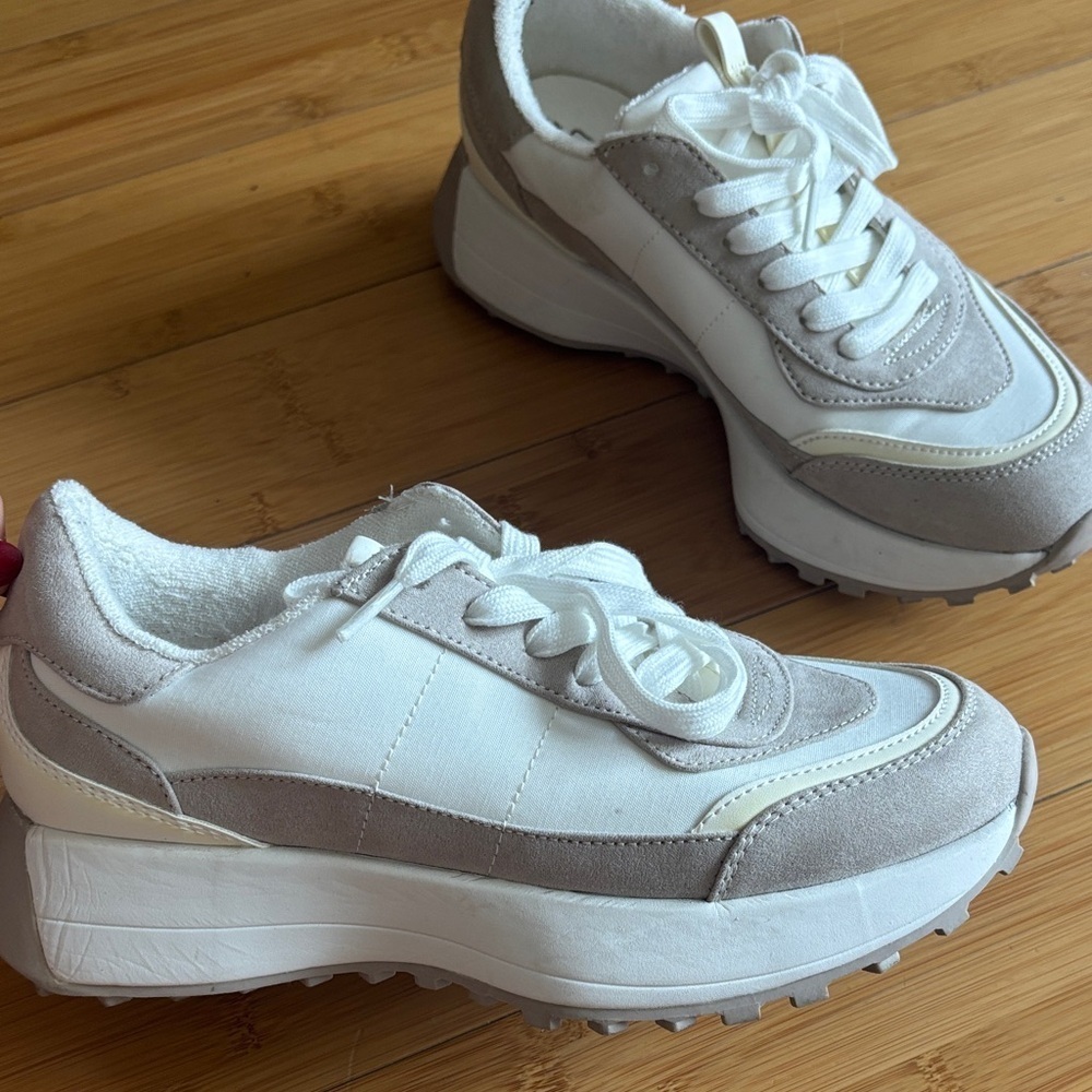 No Boundaries White and Gray Women's Sneakers